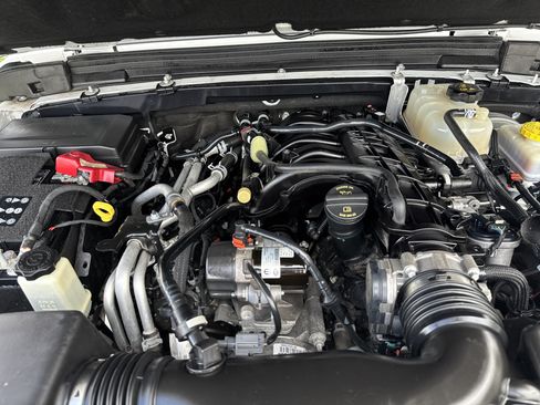 Used 2023 Jeep Wrangler Unlimited Sahara AWD/4WD image 19