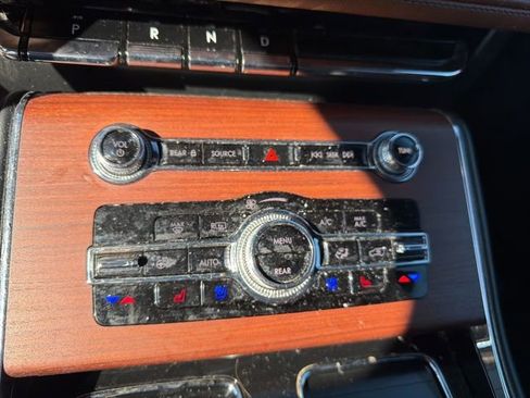Used 2023 Lincoln Aviator Reserve w/ Equipment Group 201A RWD image 9