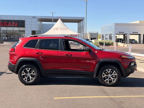 Used 2015 Jeep Cherokee Trailhawk w/ Comfort/Convenience Group AWD/4WD image 7