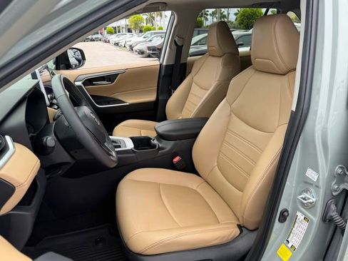 Used 2023 Toyota RAV4 XLE Premium AWD/4WD image 5