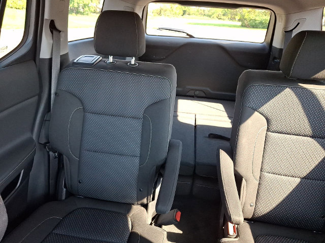 Used 2023 GMC Acadia SLE w/ Driver Convenience Package FWD image 12
