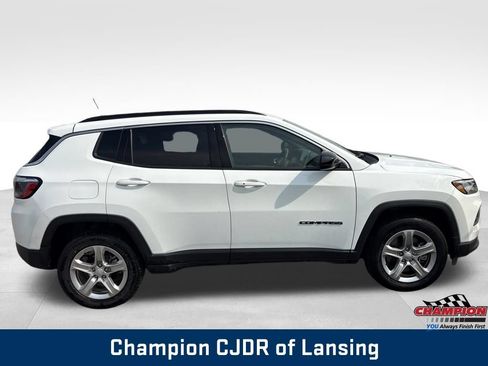 Used 2024 Jeep Compass Latitude AWD/4WD image 9