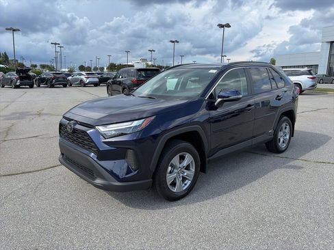 Used 2025 Toyota RAV4 XLE AWD/4WD image 1