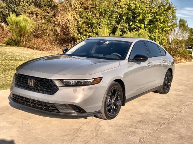 Certified 2025 Honda Accord SE image 2