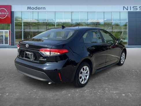 Used 2024 Toyota Corolla LE FWD image 5