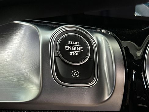 Used 2021 Mercedes-Benz GLB 250 4MATIC image 34