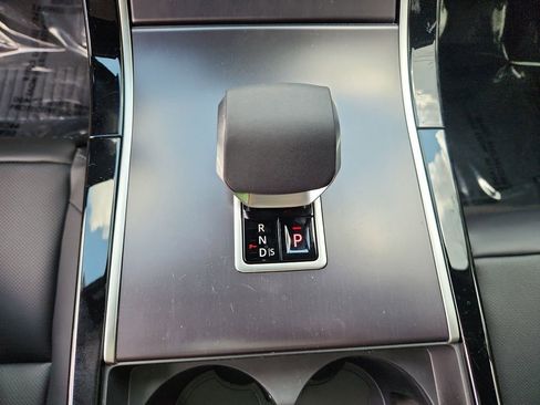 New 2026 Land Rover Range Rover Velar Dynamic SE image 16