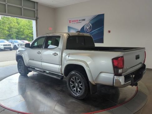 Used 2022 Toyota Tacoma SR5 AWD/4WD image 5