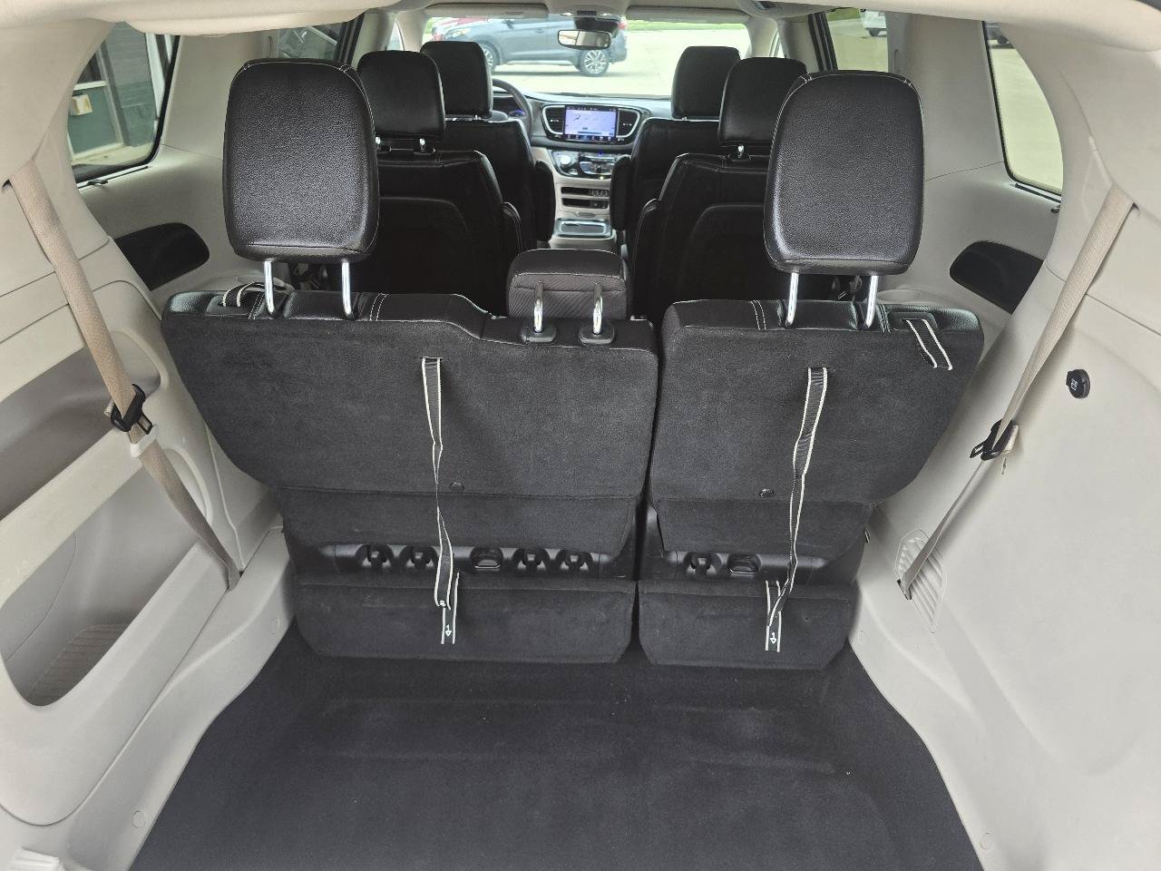 Used 2022 Chrysler Pacifica Touring-L FWD image 38