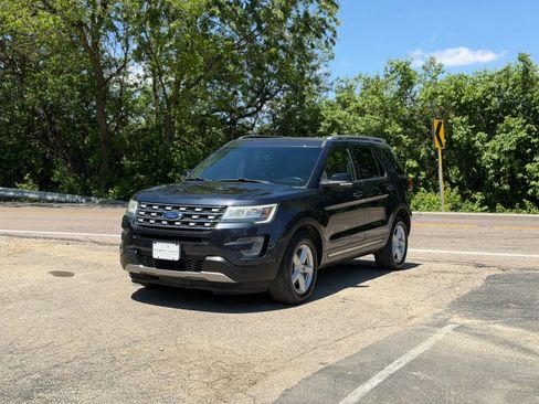 Used 2017 Ford Explorer XLT w/ Equipment Group 202A AWD/4WD image 7