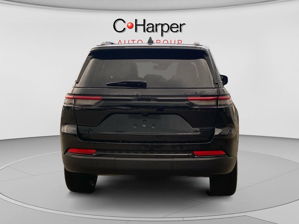 Used 2024 Jeep Grand Cherokee Limited w/ Black Appearance Package AWD/4WD image 4
