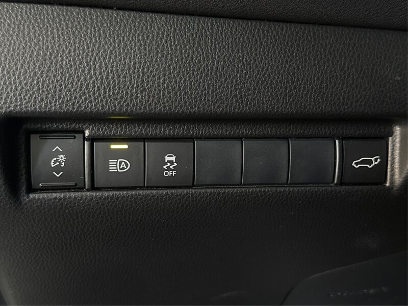 Used 2021 Toyota Venza LE w/ Carpet Mat Package (TMS) AWD/4WD image 27