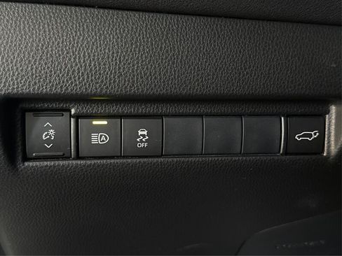 Used 2021 Toyota Venza LE w/ Carpet Mat Package (TMS) AWD/4WD image 27