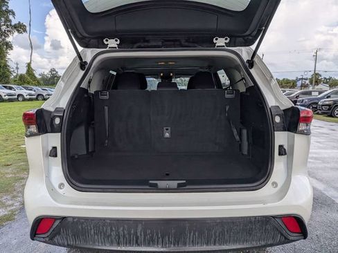 Used 2020 Toyota Highlander L FWD image 13