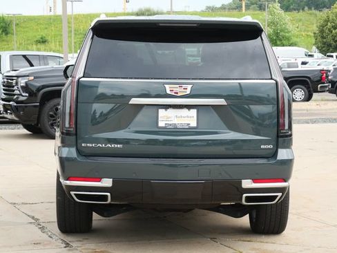 Used 2025 Cadillac Escalade ESV Premium Luxury w/ LPO, Floor Liner Package AWD/4WD image 6