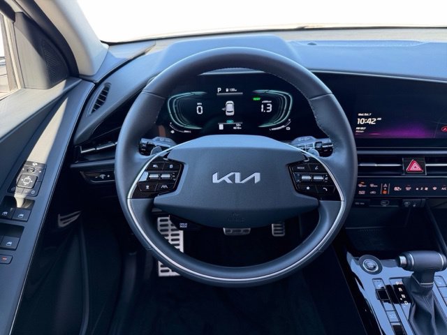 Certified 2025 Kia Niro EX Touring FWD image 10