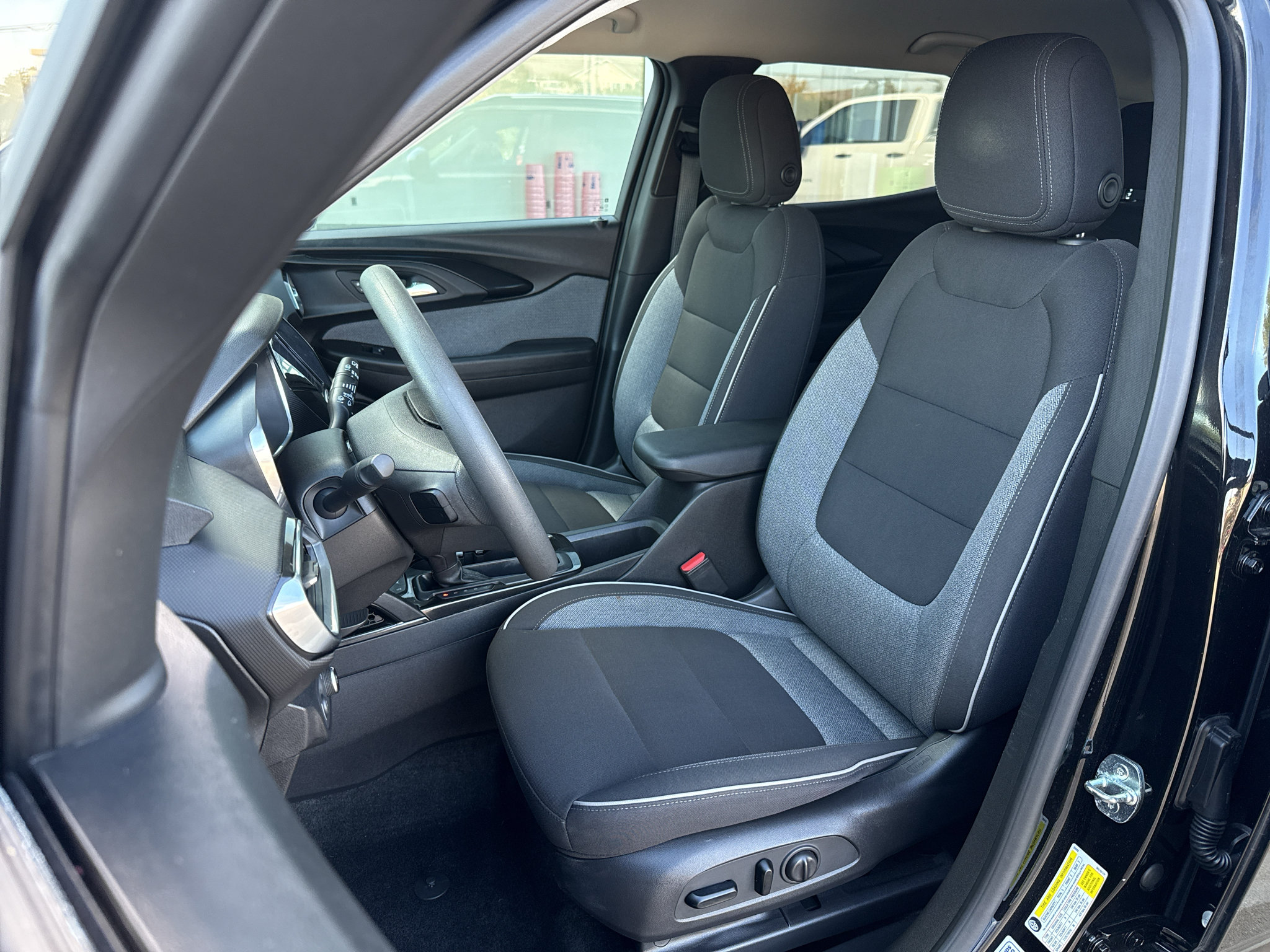 Used 2023 Chevrolet TrailBlazer LT w/ Convenience Package FWD image 10