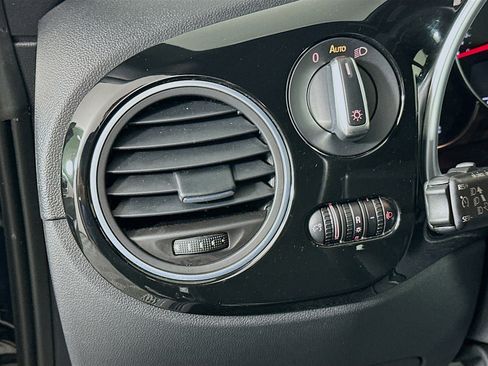 Used 2016 Volkswagen Beetle 1.8T SE w/ Lighting Package image 16