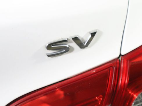 Used 2017 Nissan Sentra SV image 9