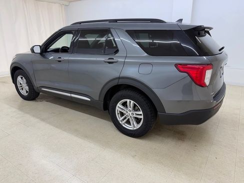 Used 2022 Ford Explorer XLT w/ Equipment Group 202A AWD/4WD image 3