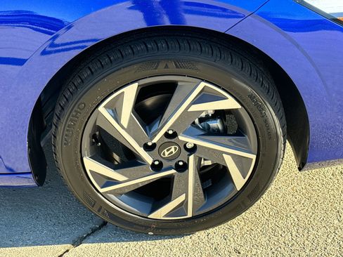 Certified 2025 Hyundai Elantra Sport image 12