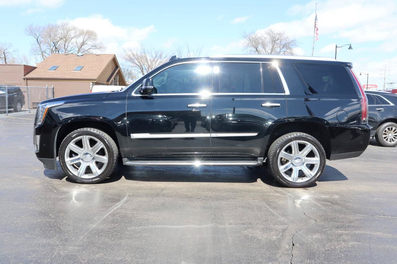 Used 2020 Cadillac Escalade Luxury RWD image 2