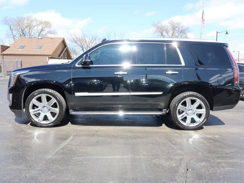 Used 2020 Cadillac Escalade Luxury RWD image 2