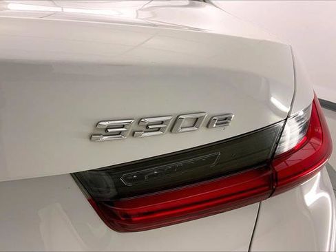Used 2021 BMW 330e xDrive w/ Premium Package image 30