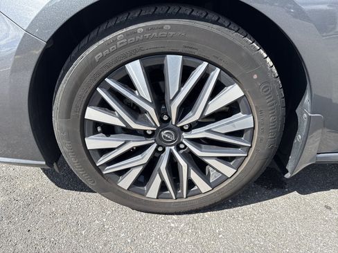 Used 2023 Nissan Altima 2.5 SV w/ SV Premium Package image 11