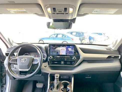 Used 2022 Toyota Highlander Platinum image 17