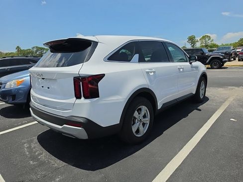 Used 2024 Kia Sorento LX FWD image 16