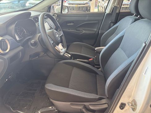 Used 2025 Nissan Versa SV image 27
