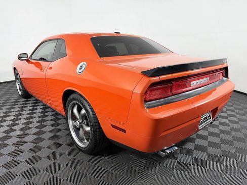 Used 2009 Dodge Challenger SRT8 w/ SRT Option Group II RWD image 16