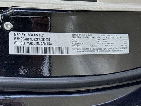 Used 2023 Chrysler Pacifica Touring-L FWD image 32