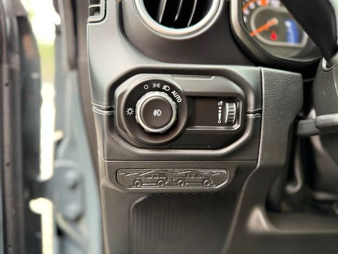 Used 2026 Jeep Wrangler Unlimited Sahara AWD/4WD image 21
