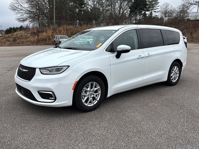 Used 2023 Chrysler Pacifica Touring-L