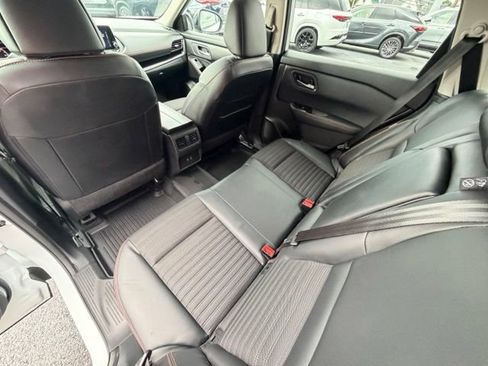 Used 2025 Nissan Rogue SV AWD/4WD image 8