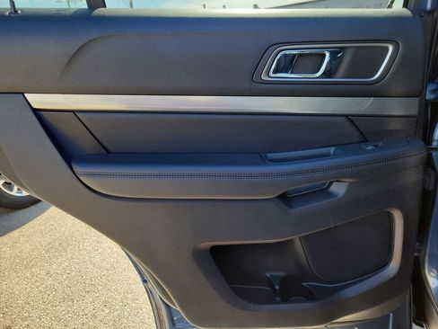 Used 2019 Ford Explorer XLT w/ Equipment Group 201A image 11