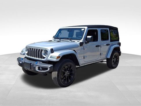 Used 2024 Jeep Wrangler Unlimited Sahara w/ Technology Group AWD/4WD image 3