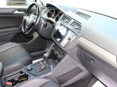 Used 2019 Volkswagen Tiguan SE w/ Panoramic Sunroof Package AWD/4WD image 16