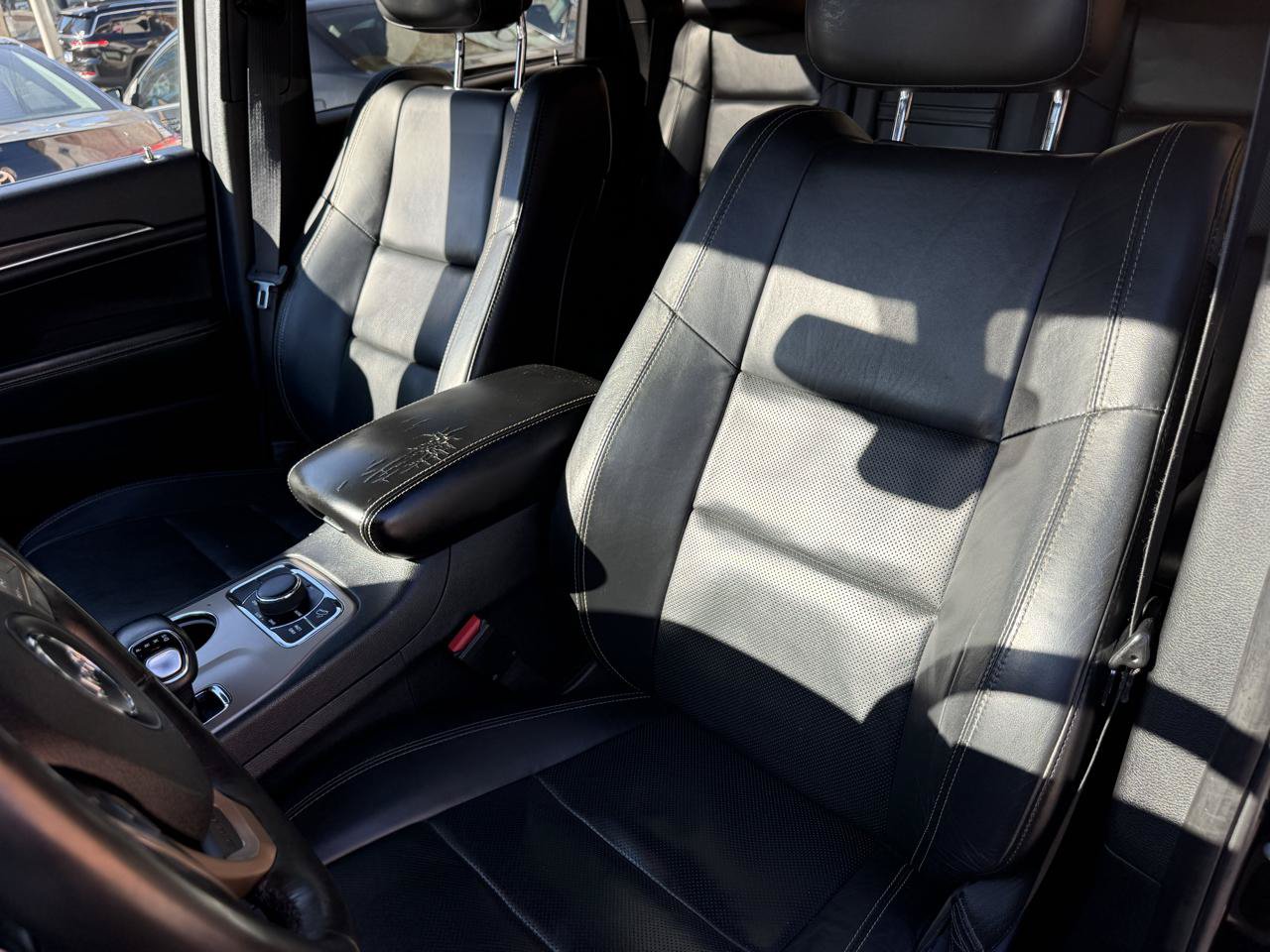 Used 2015 Jeep Grand Cherokee Limited w/ Luxury Group II AWD/4WD image 6