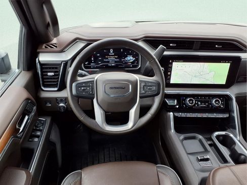 Used 2024 GMC Sierra 3500 Denali AWD/4WD image 7