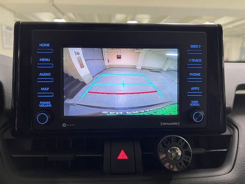 Used 2021 Toyota RAV4 LE image 27