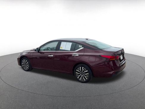Used 2025 Nissan Altima 2.5 SV FWD image 8