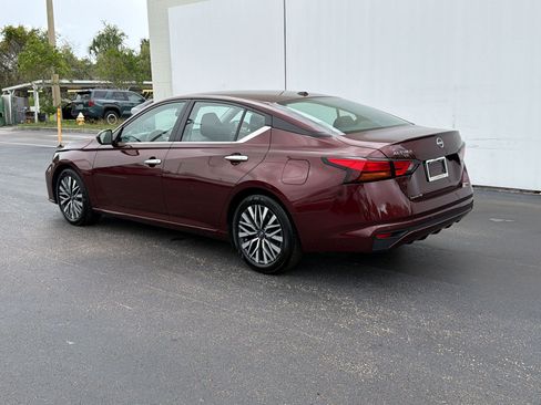 Used 2025 Nissan Altima 2.5 SV FWD image 3
