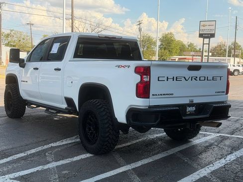 Used 2022 Chevrolet Silverado 2500 Custom w/ Custom Value Package AWD/4WD image 8