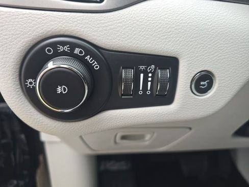 Used 2020 Jeep Cherokee Limited AWD/4WD image 18
