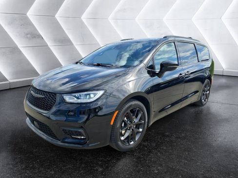 Used 2025 Chrysler Pacifica Limited FWD image 1