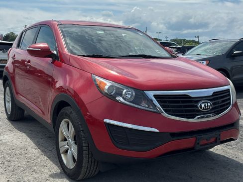 Used 2013 Kia Sportage LX FWD image 2