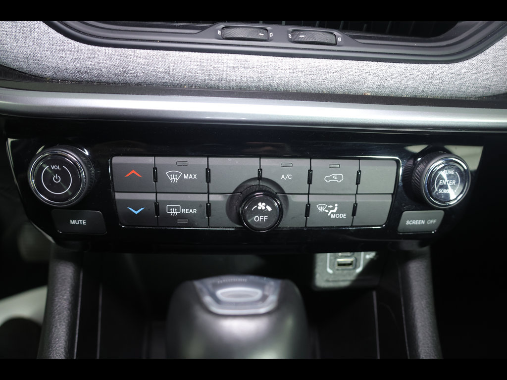 Used 2025 Jeep Compass Latitude AWD/4WD image 24